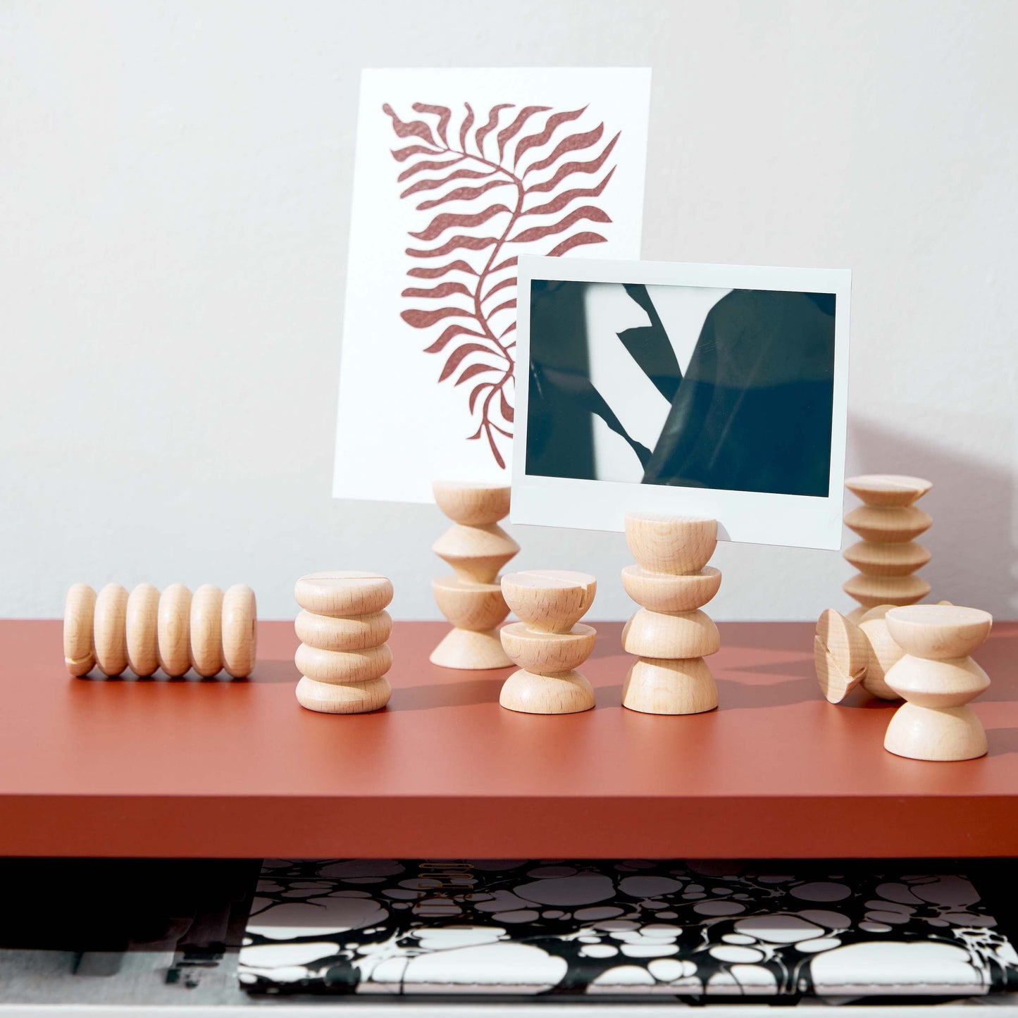 Totem Family - 10 Picture / Postcard Stands
